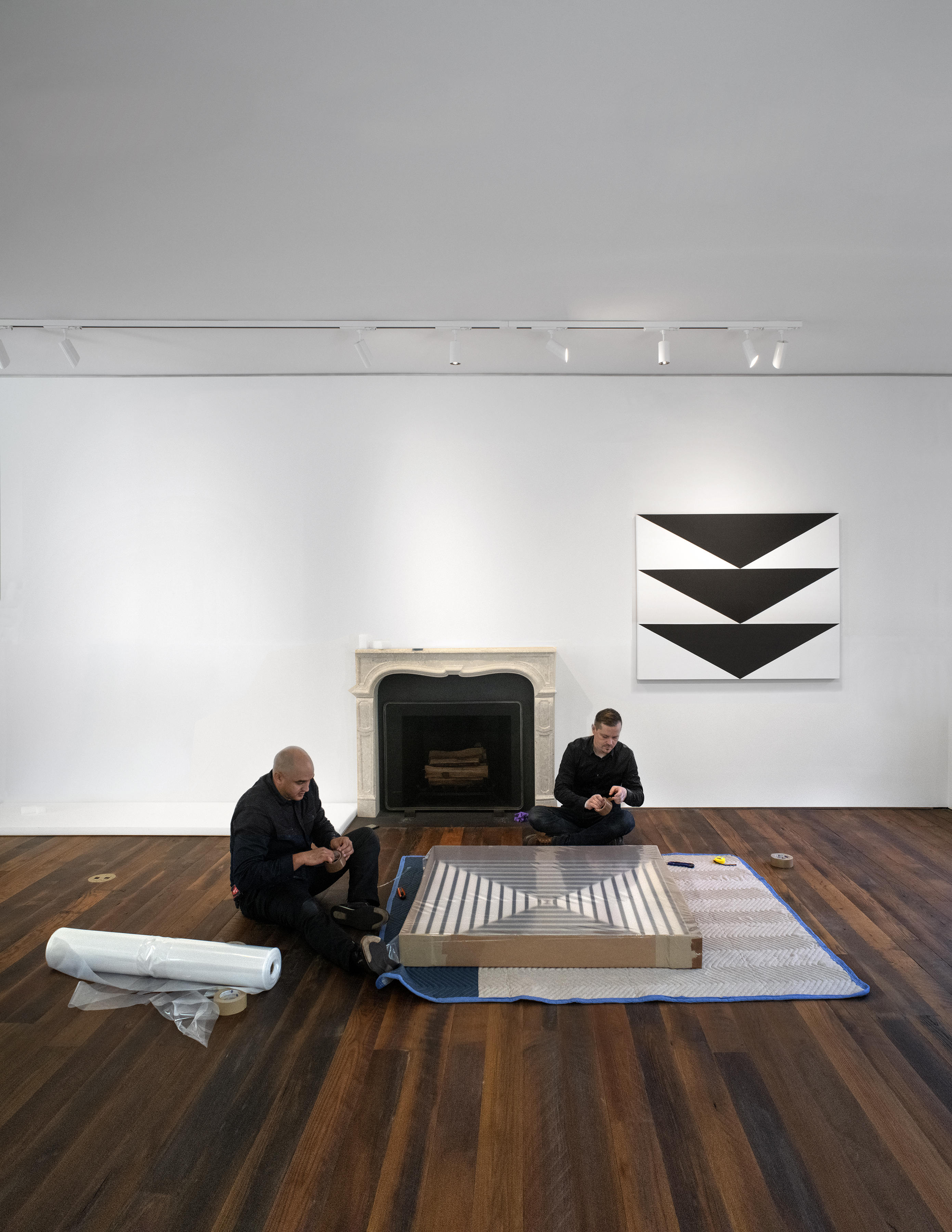 Art technicians prepare to install Carmen Herrera’s “Equilibrio”